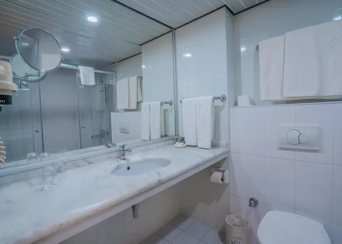 苏拉尔花园酒店 3*